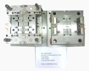 Plastikinė įpurškimo forma, skirta mobiliajai galvutei